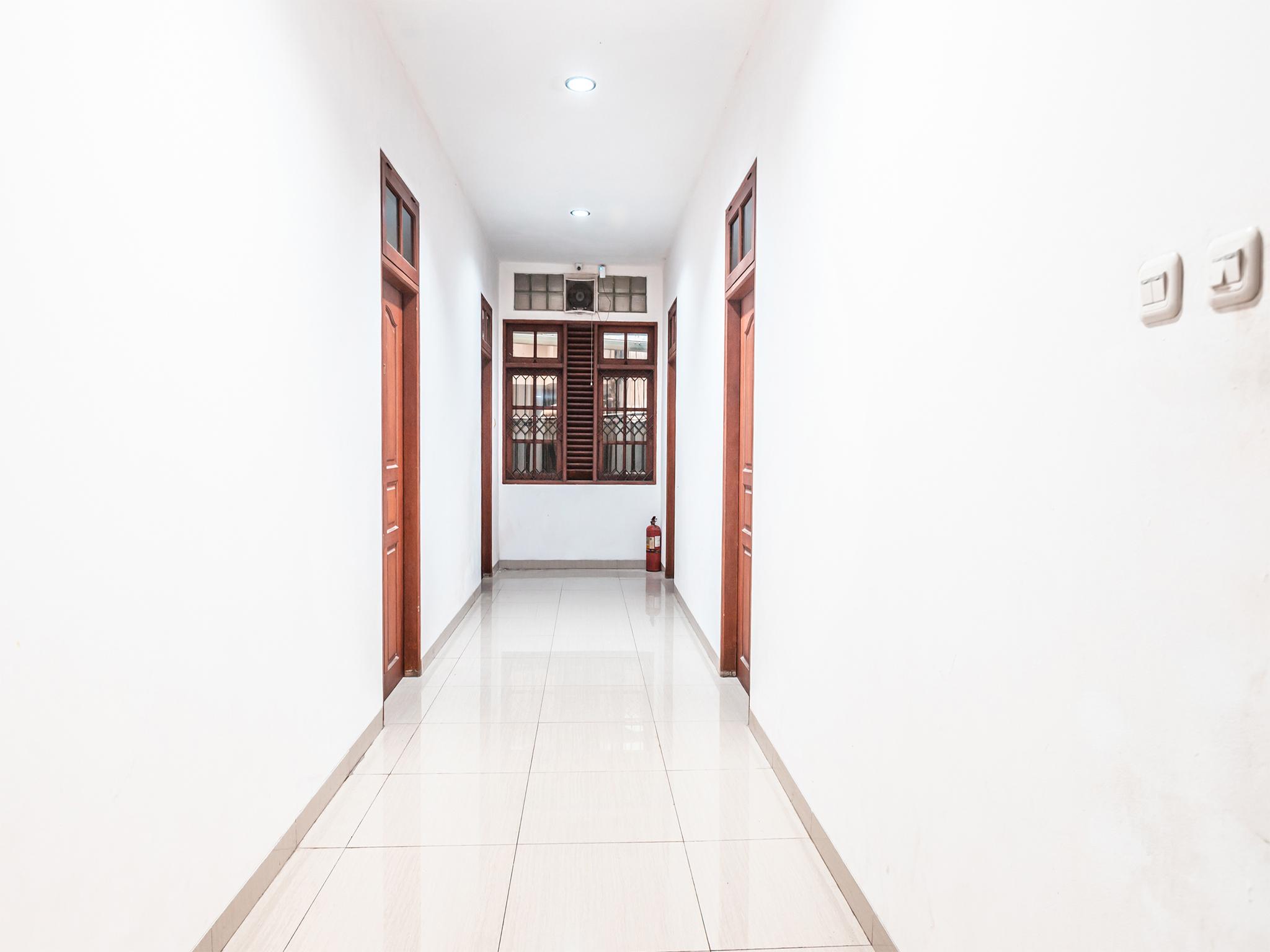 ג'קרטה Oyo 1990 Kost Kuningan Executive Boading House Setiabudi מראה חיצוני תמונה