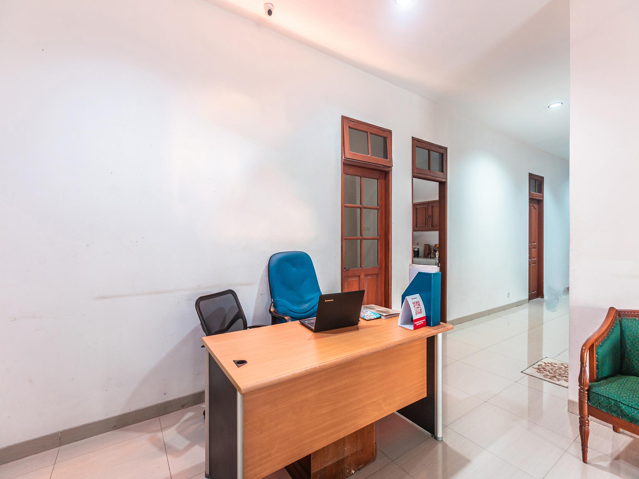 ג'קרטה Oyo 1990 Kost Kuningan Executive Boading House Setiabudi מראה חיצוני תמונה